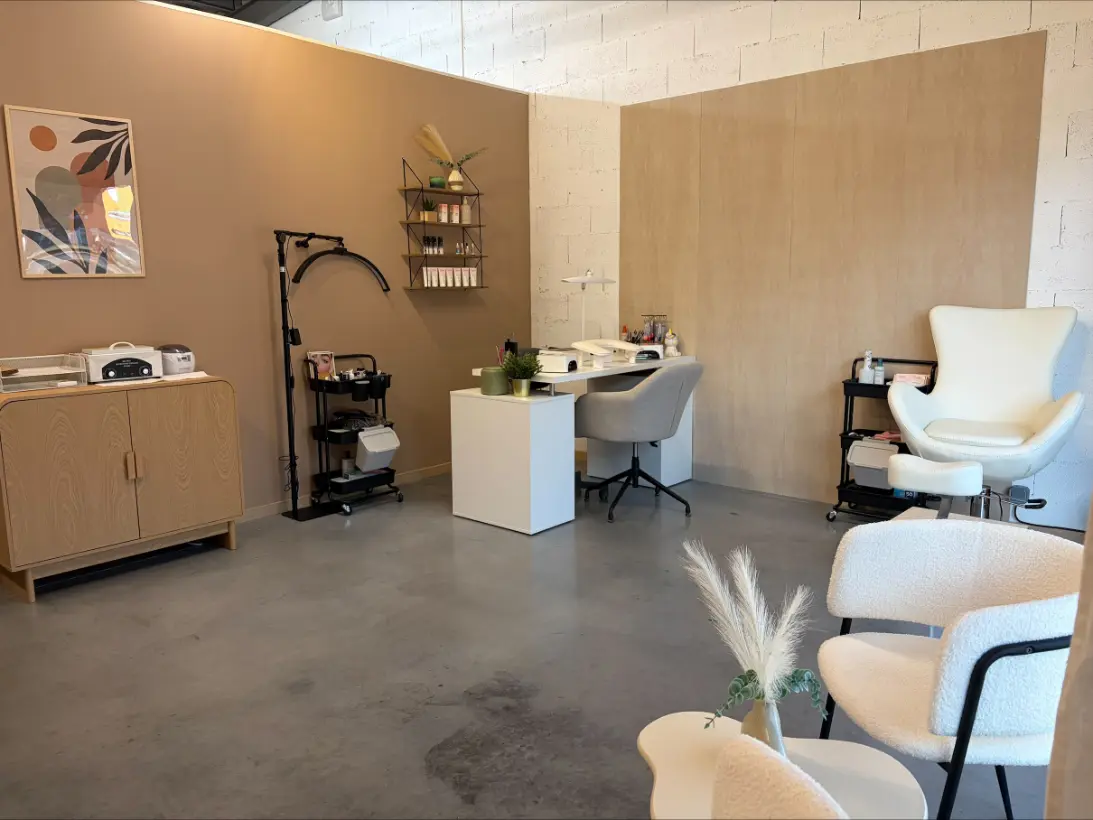 Les Docks Coiffure Esthetique Produits Pour La Coiffure Cavaillon Processed 330BFC67 6942 46E5 9D6F 0432ECA24C5A 1